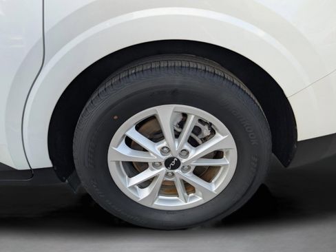 Certified 2024 Kia Carnival LX image 18