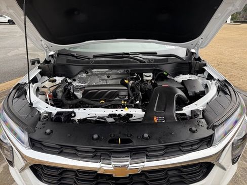 Used 2025 Chevrolet Trax LT w/ LT Convenience Package image 31