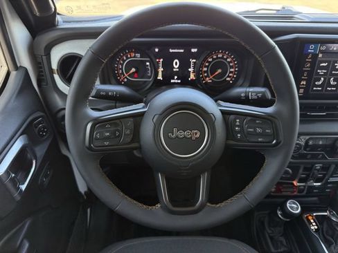 Used 2024 Jeep Gladiator Sport AWD/4WD image 11