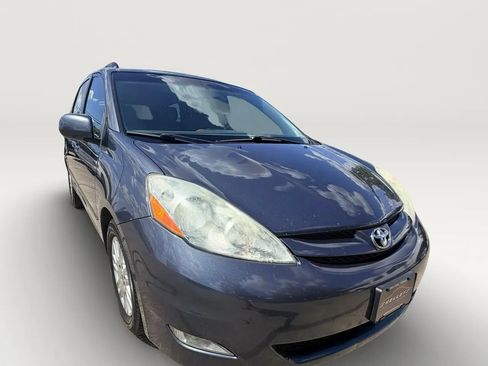Used 2008 Toyota Sienna XLE FWD image 12
