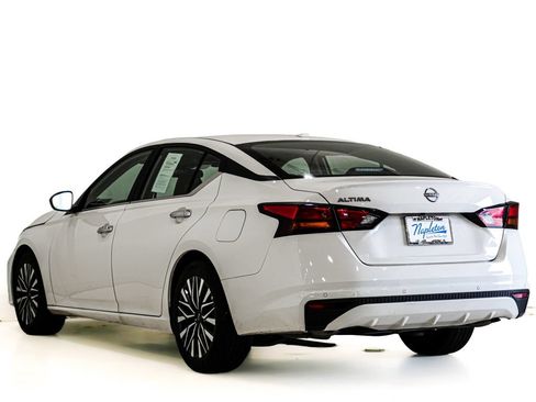 Used 2025 Nissan Altima 2.5 SV FWD image 8