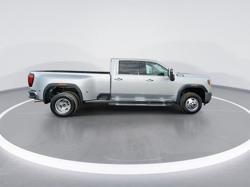 Used 2022 GMC Sierra 3500 SLT w/ SLT Convenience Package image 9