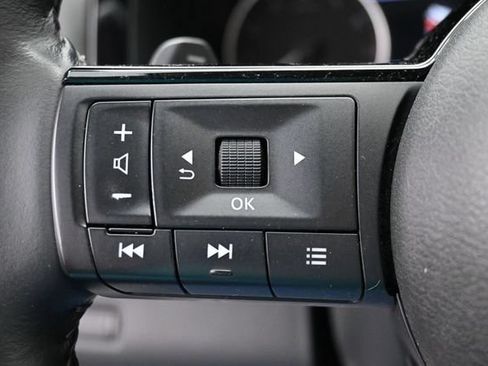 Used 2022 Nissan Pathfinder SL AWD/4WD image 16