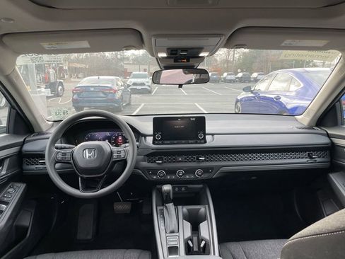 Certified 2025 Honda Accord SE image 5