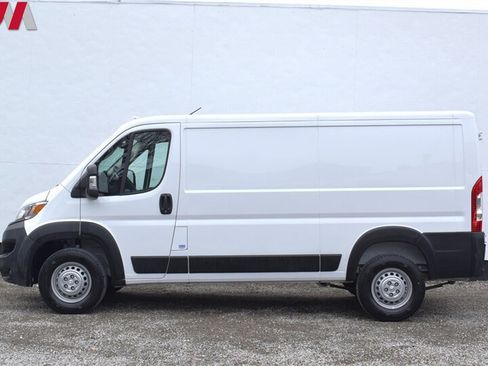 Used 2025 RAM ProMaster 2500 w/ U-Haul Equipment Group FWD image 9