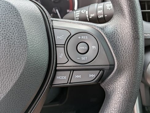 Used 2025 Toyota RAV4 XLE FWD image 25