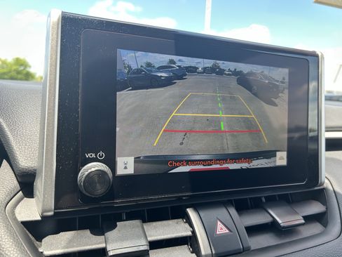 Used 2025 Toyota RAV4 XLE AWD/4WD image 27