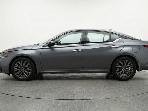 Used 2025 Nissan Altima 2.5 SV image 5