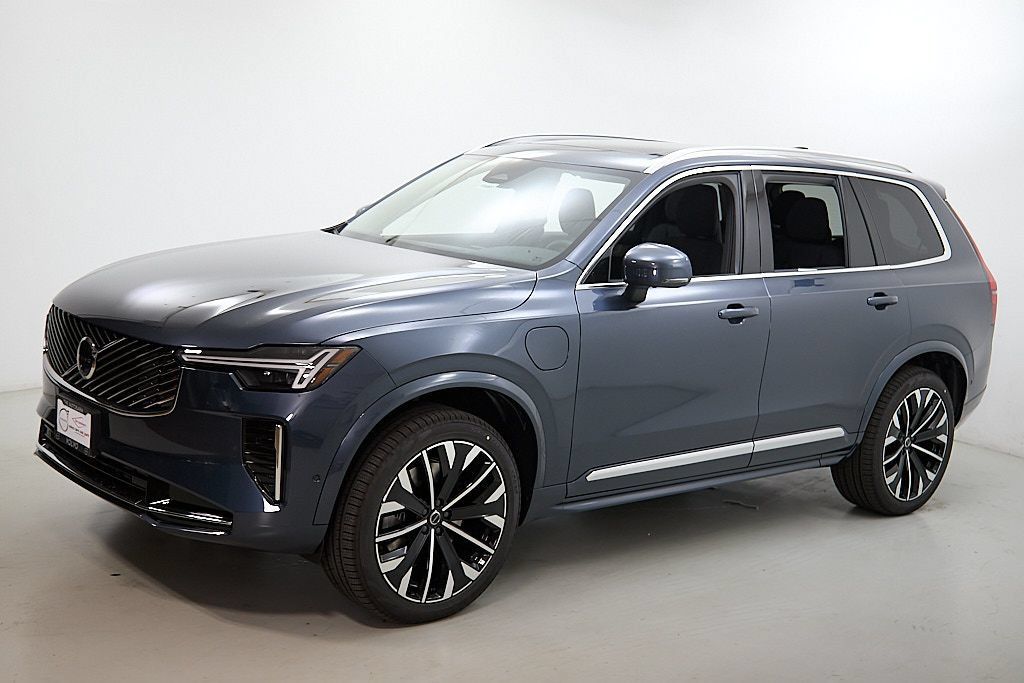 New 2026 Volvo XC90 T8 Plus w/ Protection Package AWD/4WD image 6
