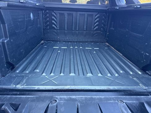 Used 2011 Chevrolet Avalanche LTZ image 21