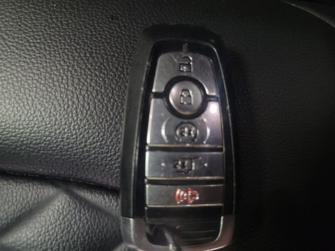 Used 2024 Ford Edge Titanium image 32