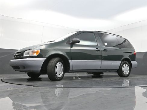 Used 2000 Toyota Sienna LE image 19