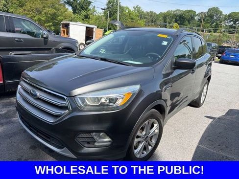 Used 2017 Ford Escape SE w/ Equipment Group 201A FWD image 1
