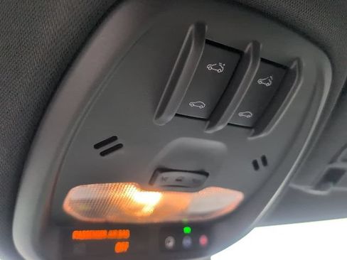 Used 2024 Chevrolet Trax RS w/ Sunroof Package FWD image 31