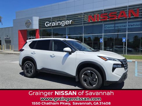 Used 2024 Nissan Rogue SV FWD image 1