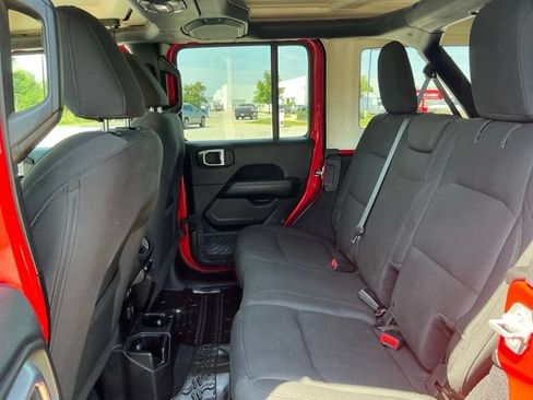 Used 2018 Jeep Wrangler Unlimited Sahara w/ Uconnect 4C Nav & Sound Group AWD/4WD image 34