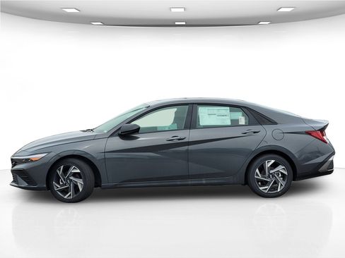 New 2025 Hyundai Elantra SEL w/ Cargo Package image 4