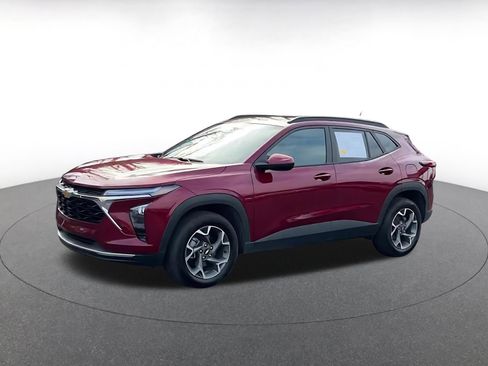 Used 2025 Chevrolet Trax LT image 8