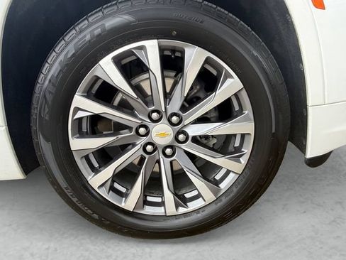 Used 2023 Chevrolet Traverse Premier FWD image 23