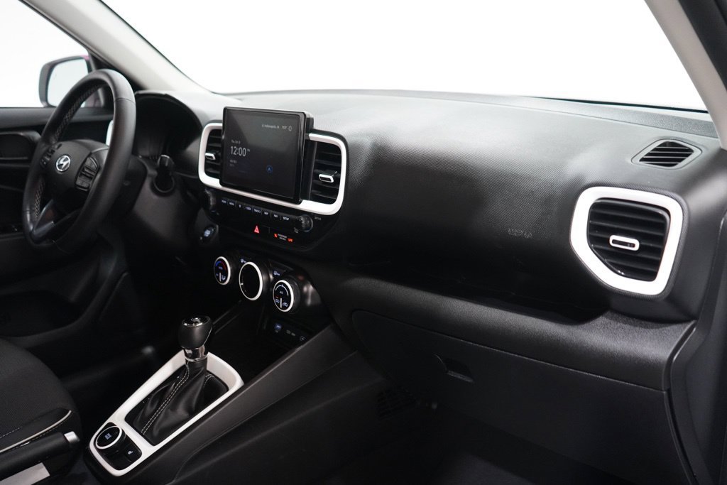 Used 2024 Hyundai Venue Limited FWD image 18