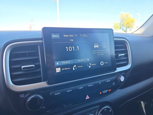 Used 2025 Hyundai Venue SE image 21