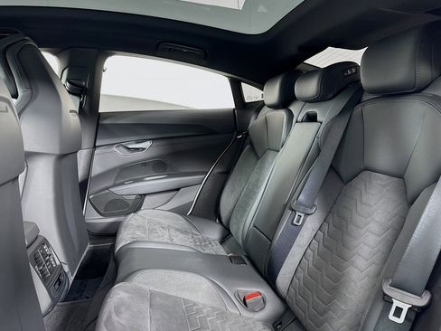Used 2022 Audi e-tron GT Premium Plus image 8