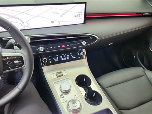 Used 2026 Genesis GV70 2.5T Select image 39