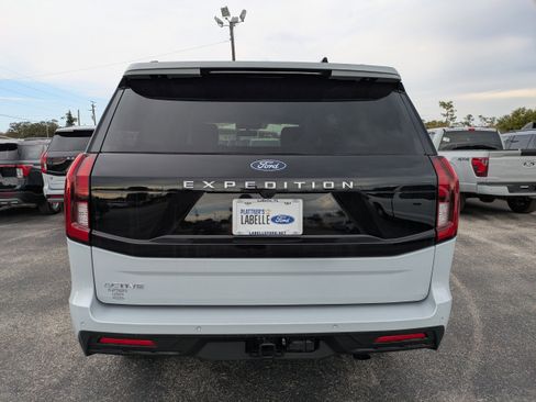 New 2025 Ford Expedition Active image 5