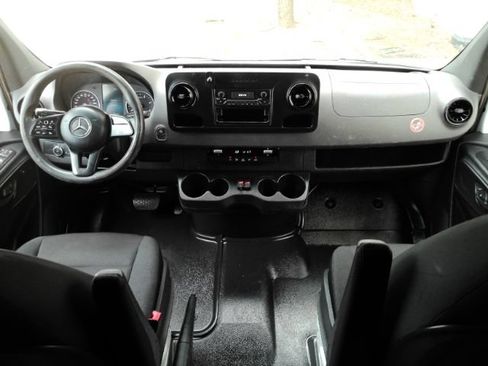 Used 2024 Mercedes-Benz Sprinter 2500 image 18