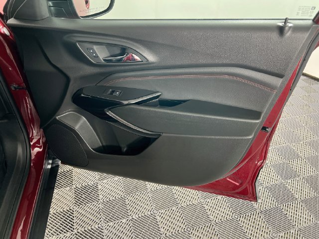 Used 2024 Chevrolet Trax RS w/ Driver Confidence Package FWD image 30