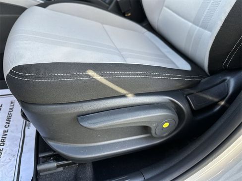 Used 2024 Hyundai Venue SEL image 12