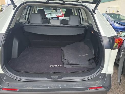 Used 2019 Toyota RAV4 Limited FWD image 8