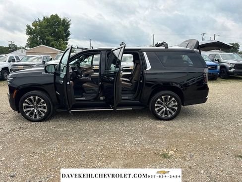 Used 2026 Chevrolet Suburban High Country w/ Sun And Tow Package AWD/4WD image 11