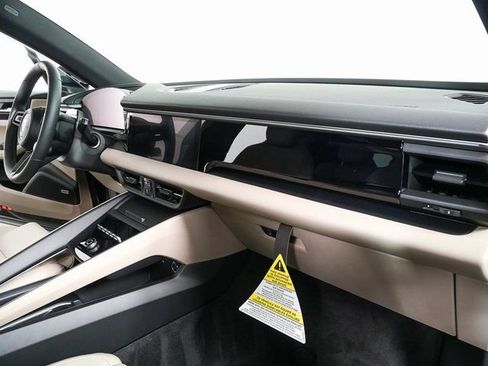 New 2026 Porsche Macan Electric image 25