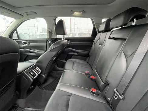 Used 2025 Kia Sorento S w/ Panoramic Sunroof Package image 8