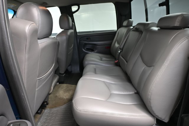 Used 2005 Chevrolet Silverado 2500 LS w/ Heavy-Duty Power Package AWD/4WD image 20