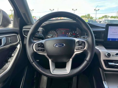 Used 2023 Ford Explorer XLT w/ Equipment Group 202A AWD/4WD image 14