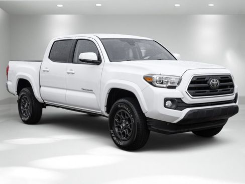 Used 2018 Toyota Tacoma SR5 RWD image 5