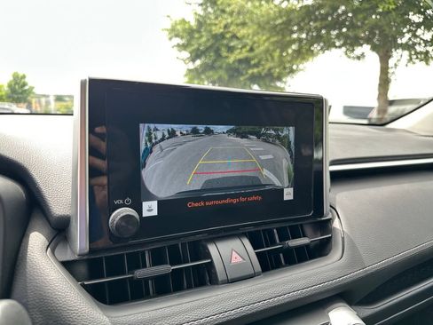Used 2025 Toyota RAV4 XLE FWD image 25