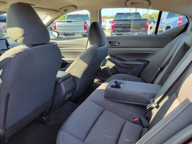 Used 2025 Nissan Altima 2.5 SV FWD image 25