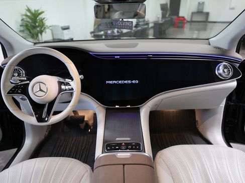 Used 2023 Mercedes-Benz EQS 580 4MATIC SUV image 19