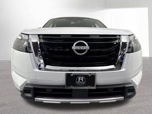 Used 2025 Nissan Pathfinder SL AWD/4WD image 27
