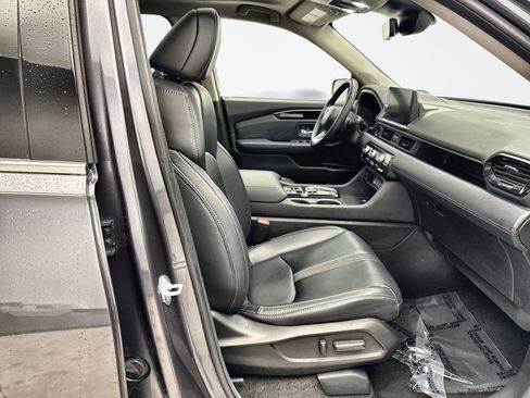 Used 2024 Honda Pilot Touring image 19