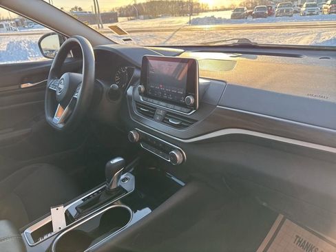 Used 2024 Nissan Altima 2.5 SV image 31