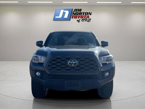 Used 2020 Toyota Tacoma TRD Off-Road image 2