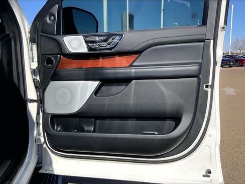 Used 2021 Lincoln Navigator Reserve w/ Luxury Package image 23