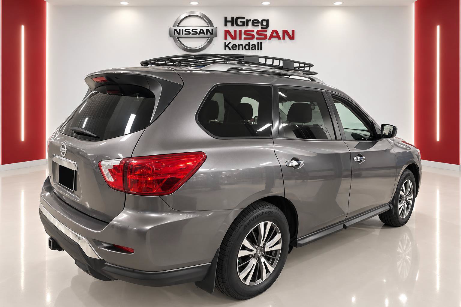 Used 2018 Nissan Pathfinder S FWD image 4