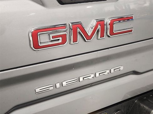 Used 2024 GMC Sierra 1500 AT4 w/ Technology Package AWD/4WD image 31