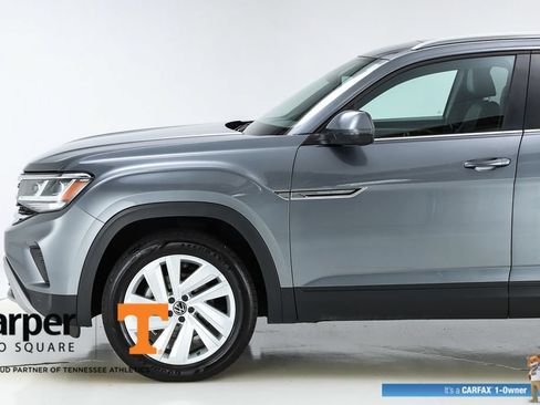 Used 2023 Volkswagen Atlas Cross Sport SE w/ Panoramic Sunroof Package FWD image 3