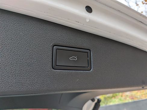 Certified 2024 Volkswagen Tiguan SE R-Line image 19